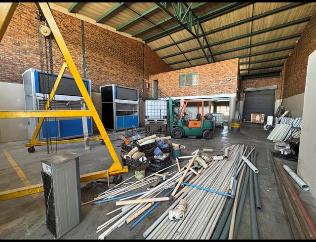 410M² WAREHOUSE TO LET IN STORMILL